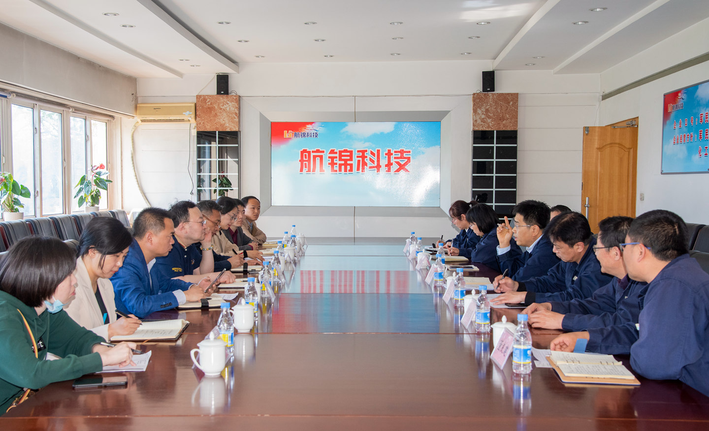 遼寧省政協(xié)“打造智能強省”調(diào)研組來航錦科技調(diào)研
